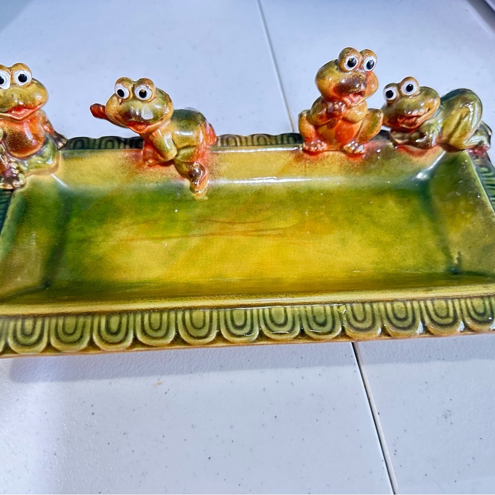 Majolica green Frog platter